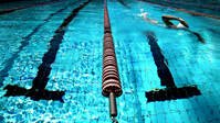 Picture of a swimming pool, closing on the rope between lanes